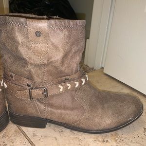 Super cute ankle boots !🤎